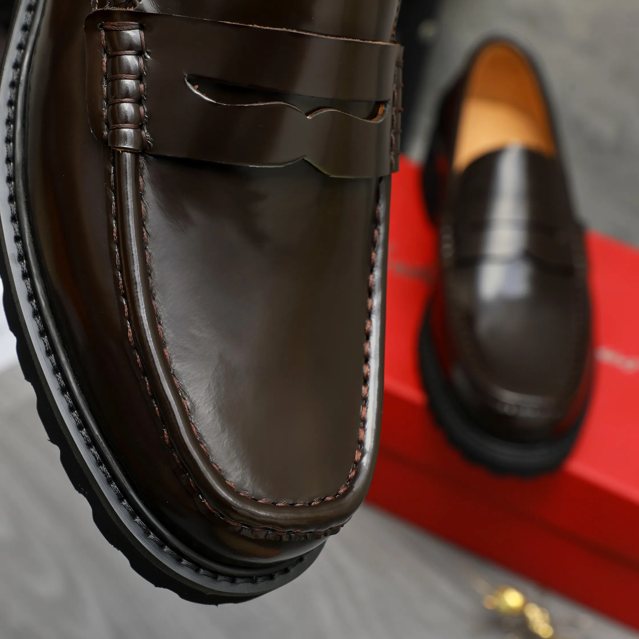 Men's shoes 💰442 Product trademark: Ferragamo "Ferragamo" business formal leather shoes Regular size: 38-46 (45.46 custom-made and non-returnable) Product materials: Selected pearlescent cowhide upper, cowhide lining, non-slip rubber outsole